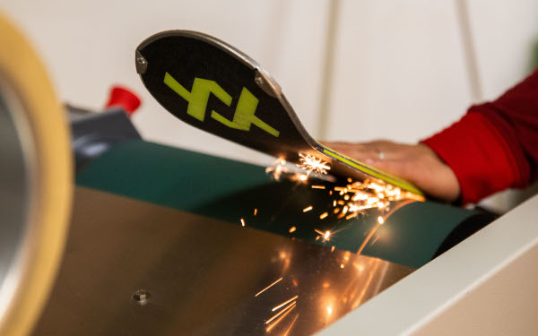 Preparazione materiale di Ski rent Zini